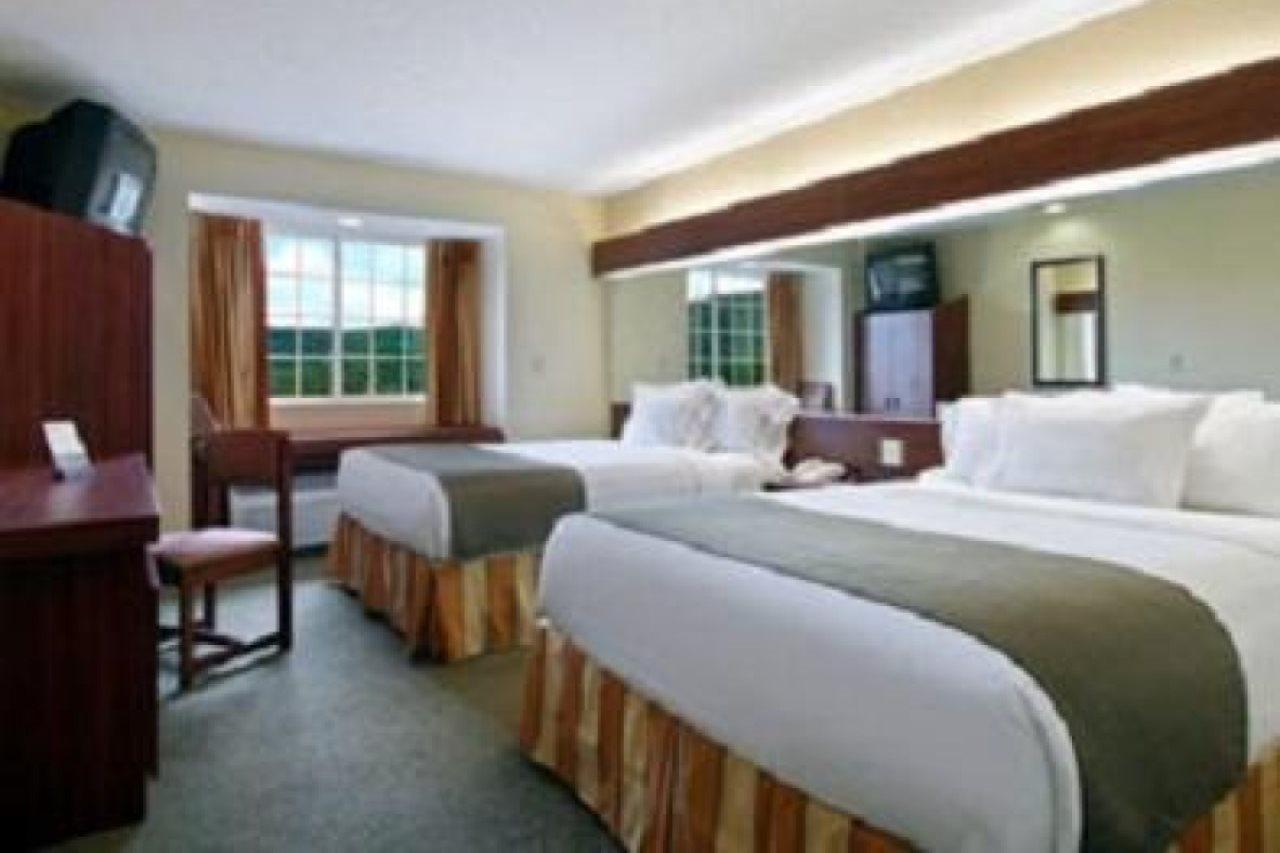 Microtel Inn And Suites Gassaway Exteriör bild