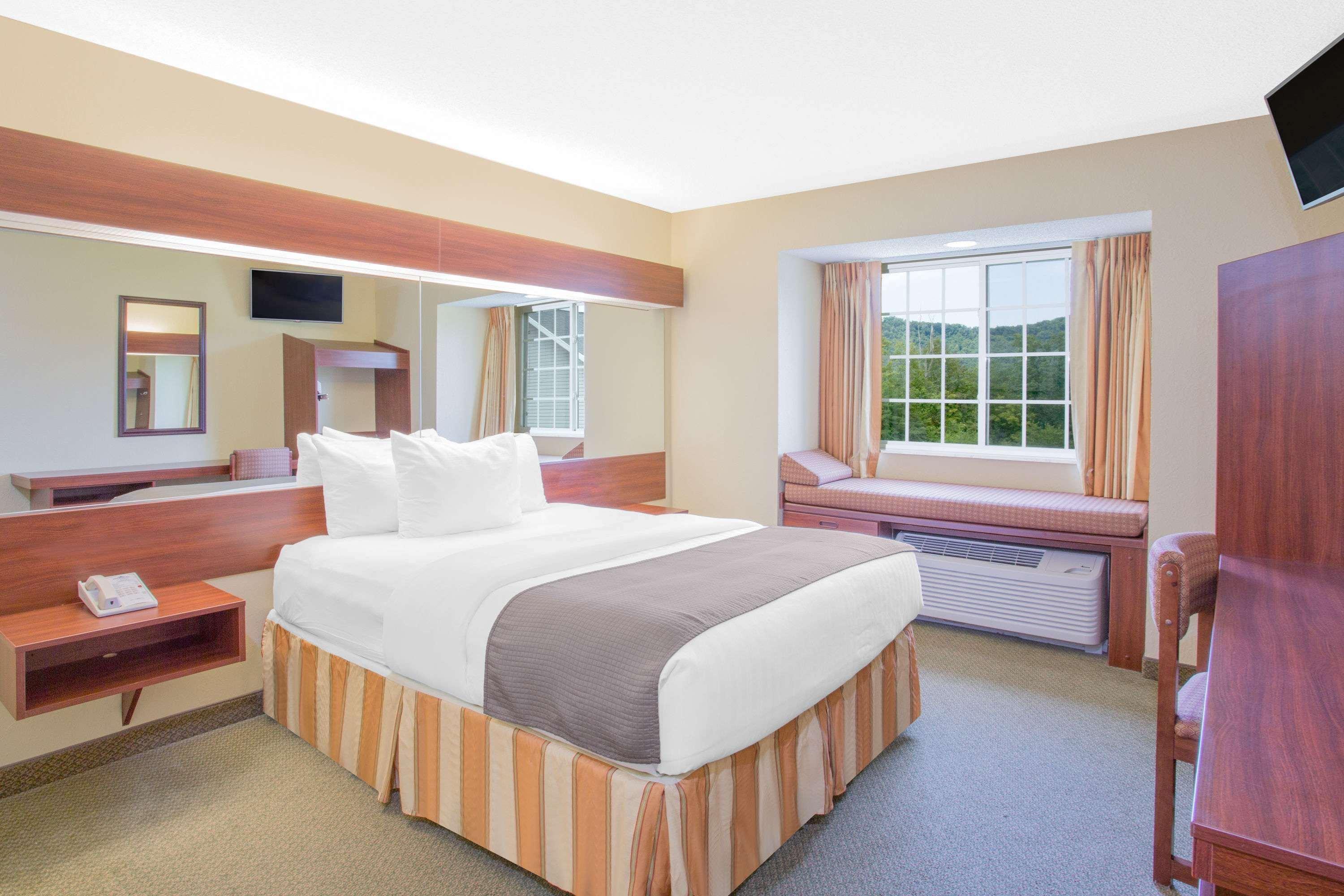 Microtel Inn And Suites Gassaway Exteriör bild